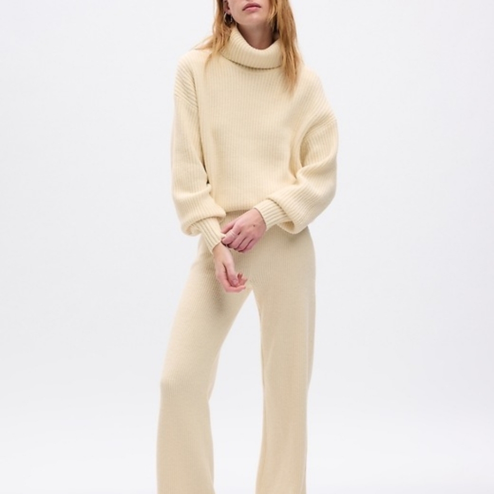 GAP Women's Cashsoft Turtle Neck Sweater